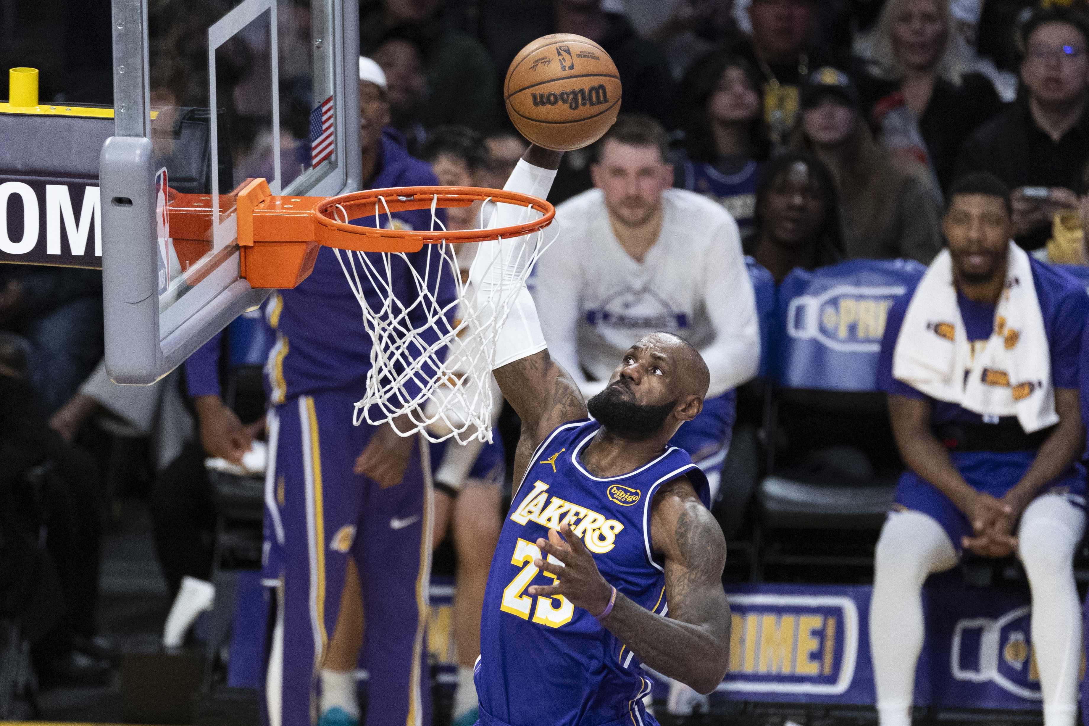 天天盈球网页版-詹姆斯今日将出战！本赛季首次打背靠背+奖项评选资格尚存！