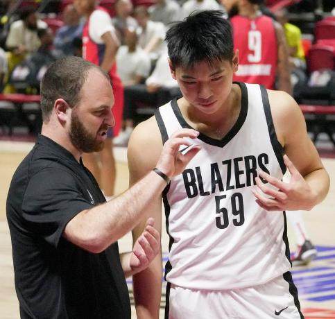 天天盈球在线-八大竞争对手！崔永熙进篮网上位超难，需打持久战