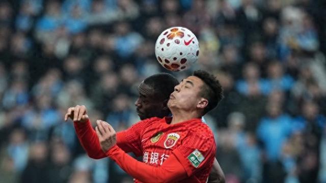 天天盈球官网-观察：没有利刃时盾牌也是进攻利器，海港依靠“定位导弹”赢下保级大战有启示